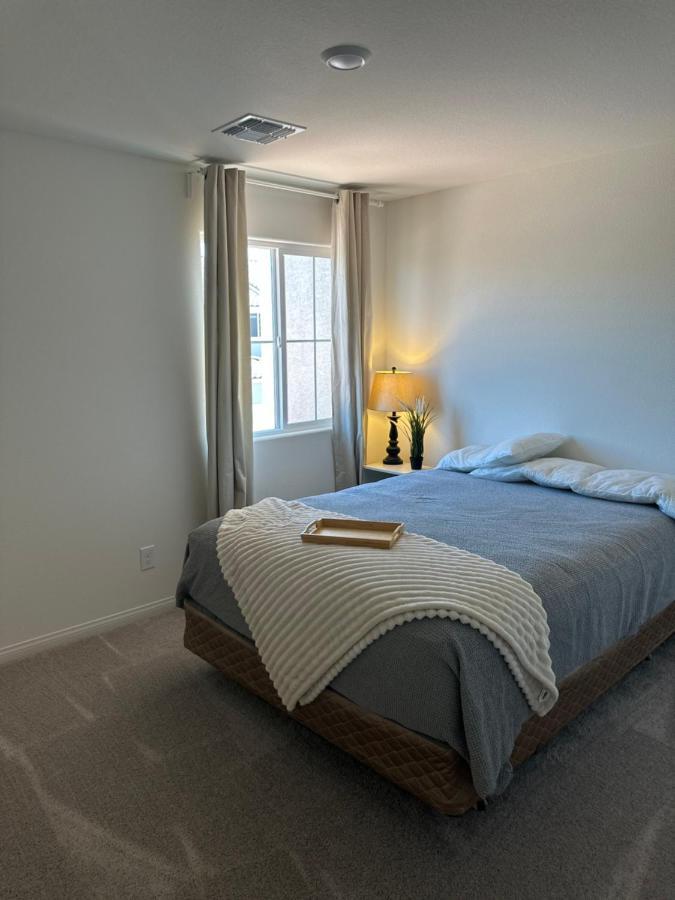 Beautiful Brand New 2 Bedroom Vegas Home! Fits 12 Or More,15-20 Minutes From Lv Strip Las Vegas Zewnętrze zdjęcie